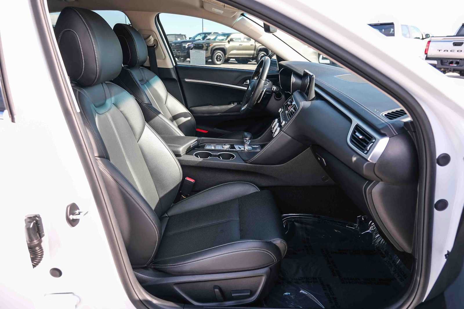 Used 2023 Genesis G70 2.0T AWD/4WD image 18