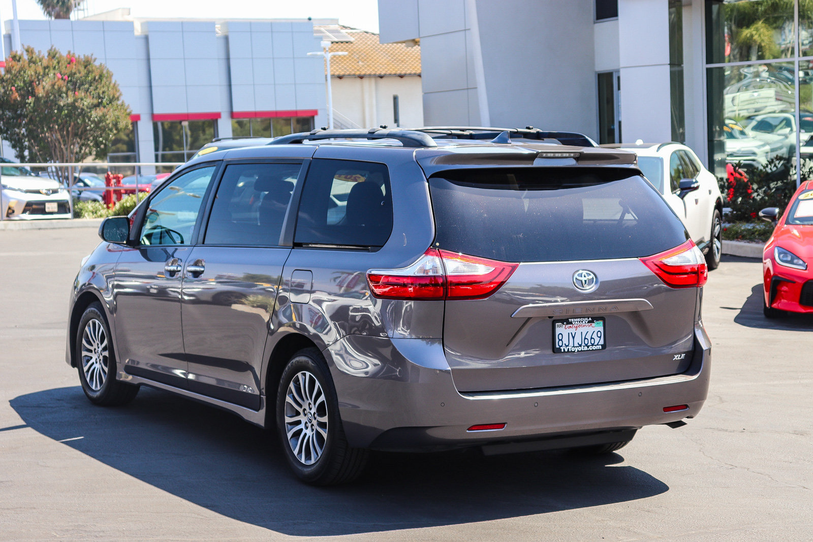Certified 2019 Toyota Sienna XLE w/ XLE Navigation Package FWD image 5