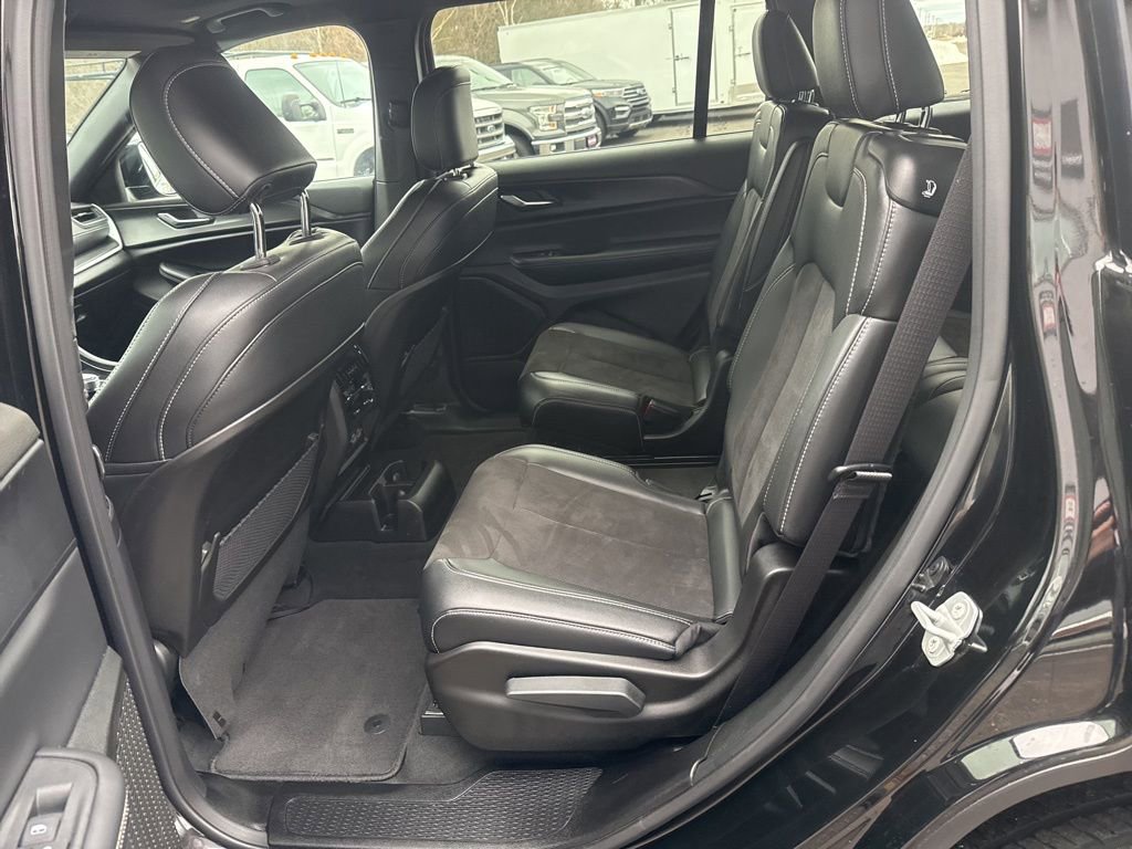 Used 2024 Jeep Grand Cherokee L Altitude image 32