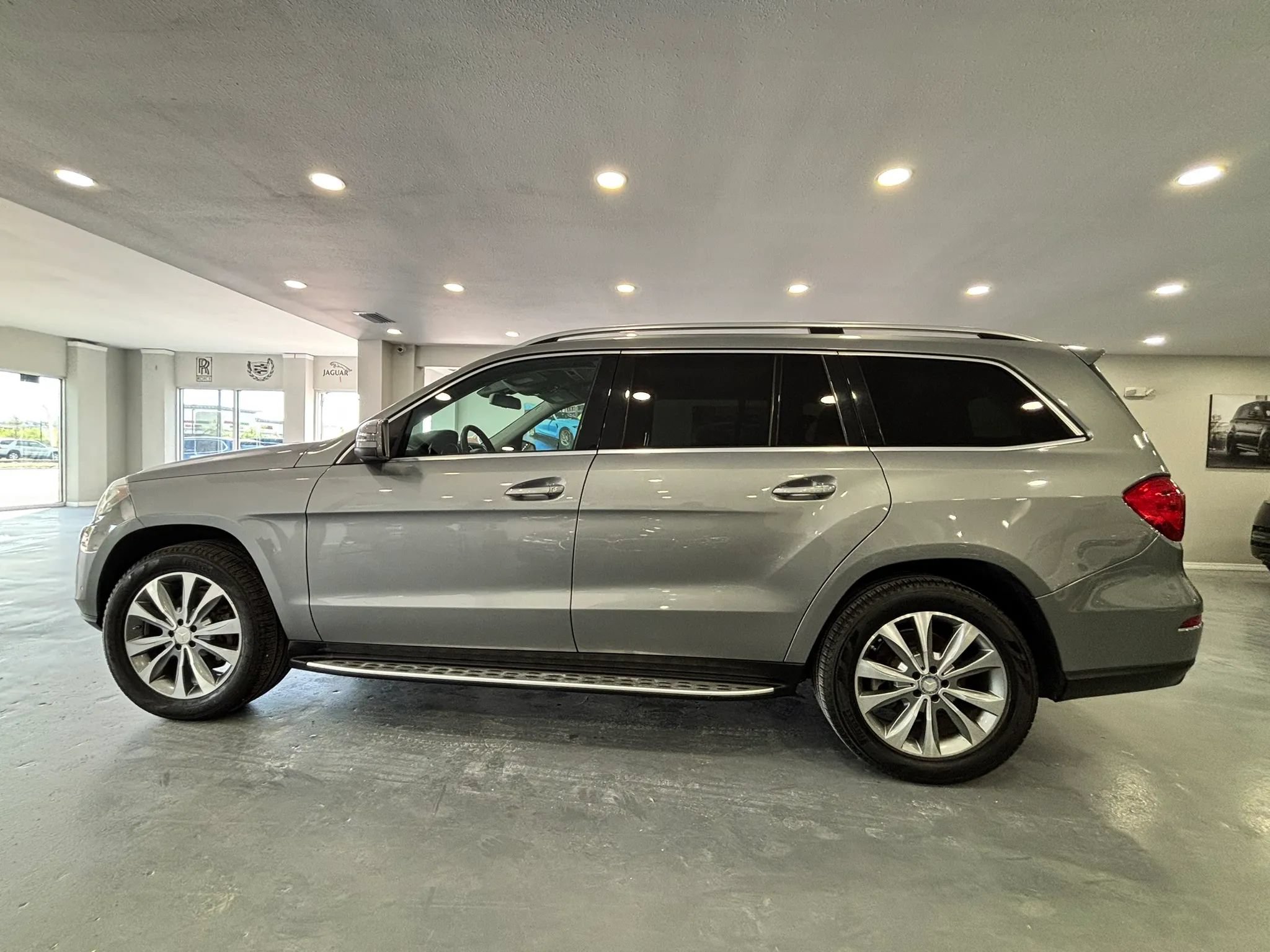 Used 2014 Mercedes-Benz GL 450 4MATIC image 4