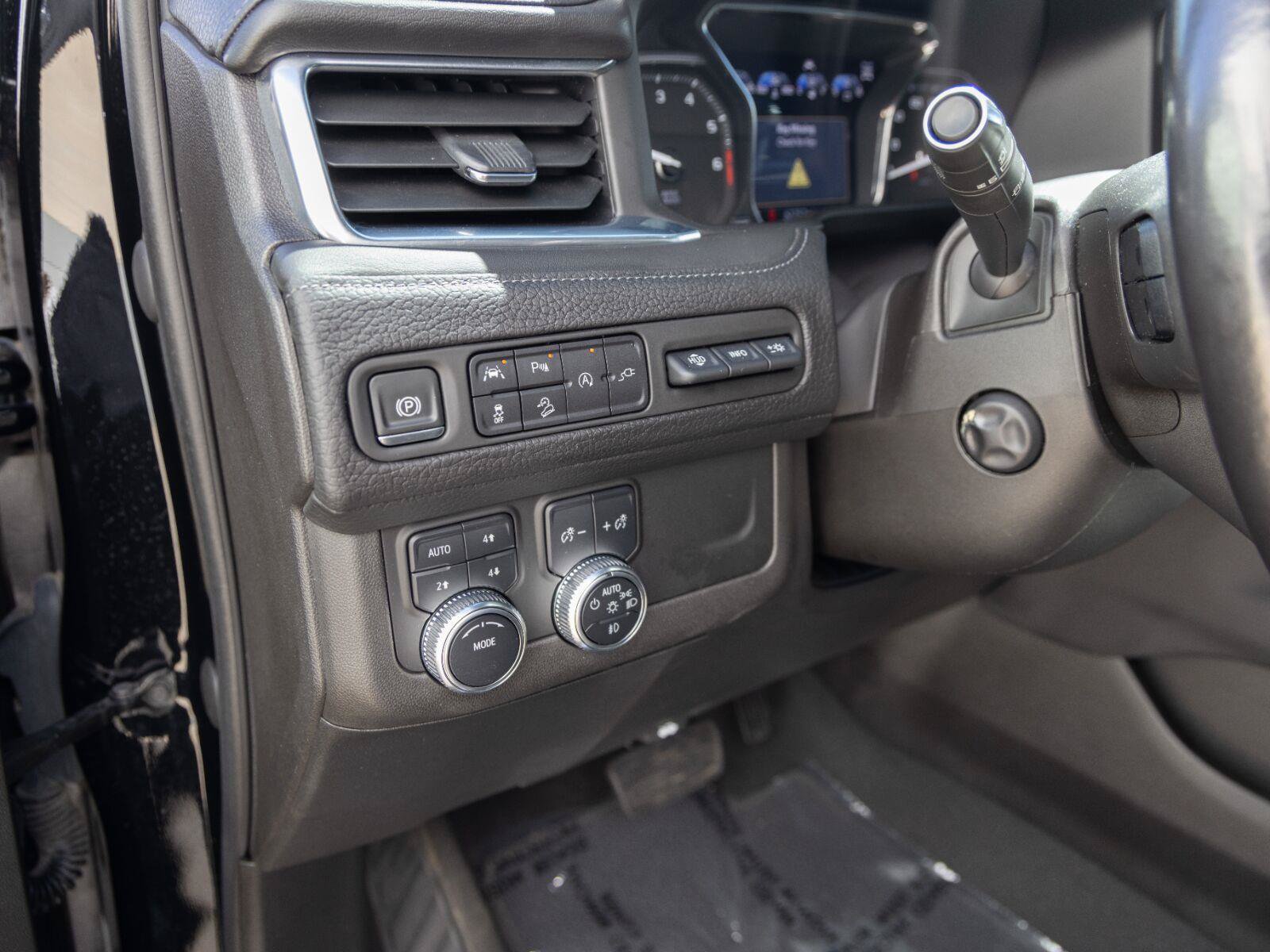 Used 2021 GMC Yukon XL Denali w/ Denali Premium Package AWD/4WD image 23