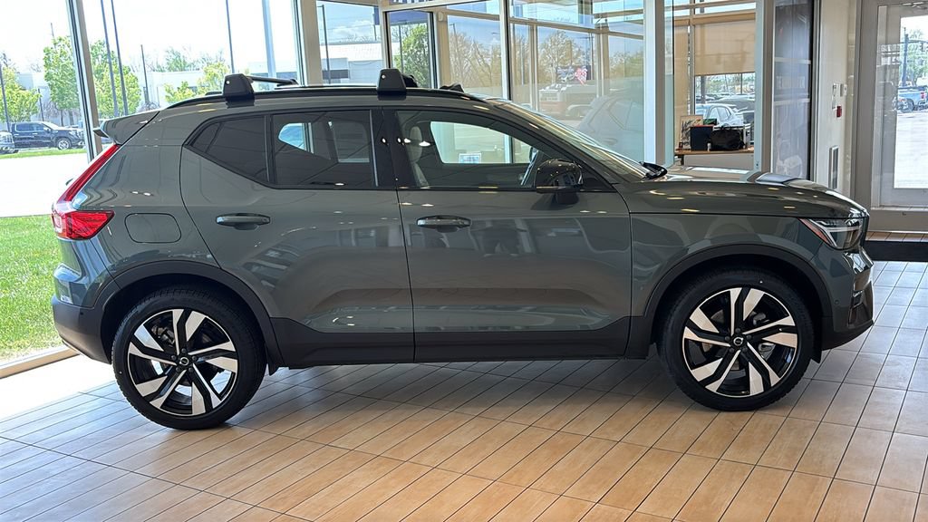 New 2026 Volvo XC40 B5 Plus w/ Protection Package Premier AWD/4WD image 27