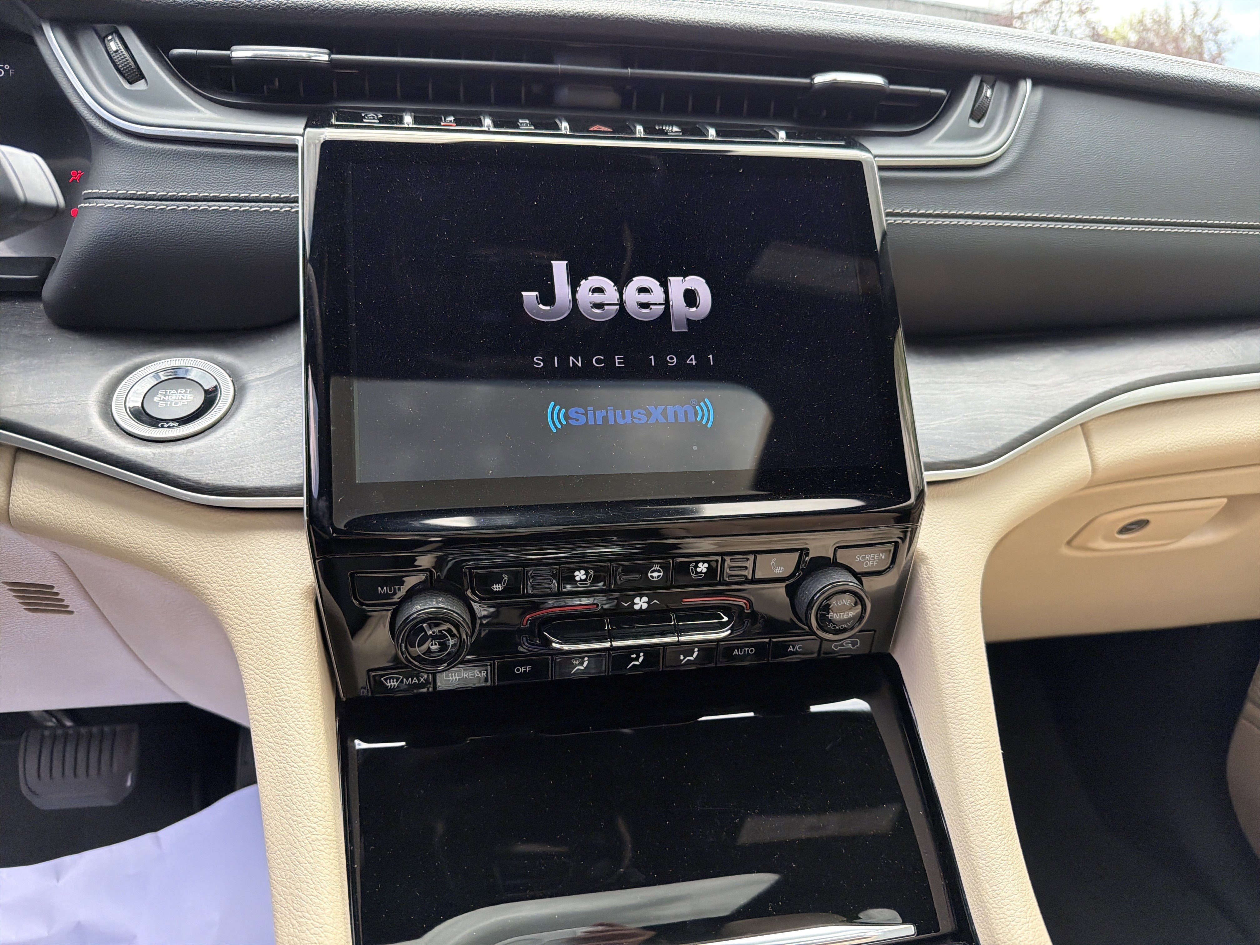 Certified 2023 Jeep Grand Cherokee Limited w/ Luxury Tech Group II image 18