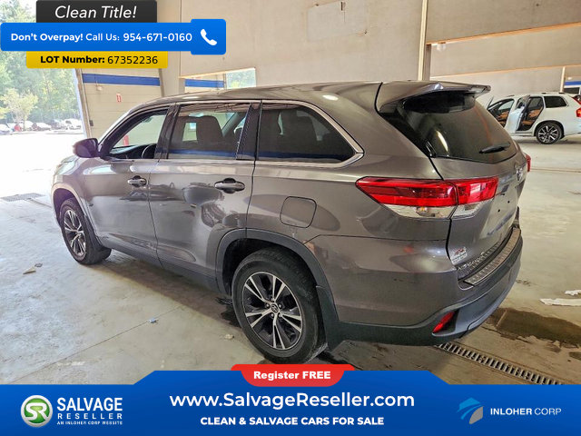 Used 2019 Toyota Highlander LE AWD/4WD image 3