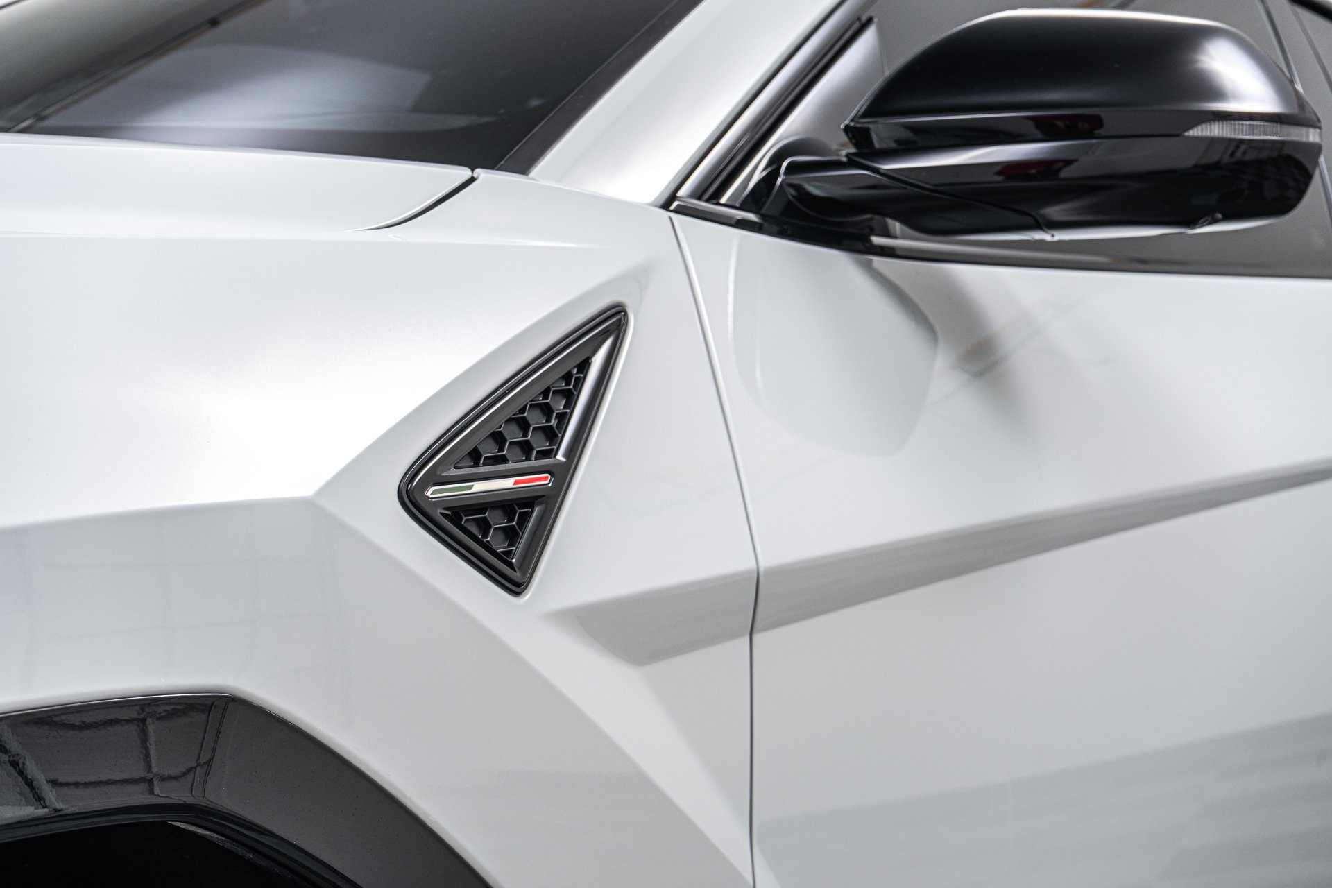 Used 2021 Lamborghini Urus -Bang and Olufsen Audio, Two-T image 38
