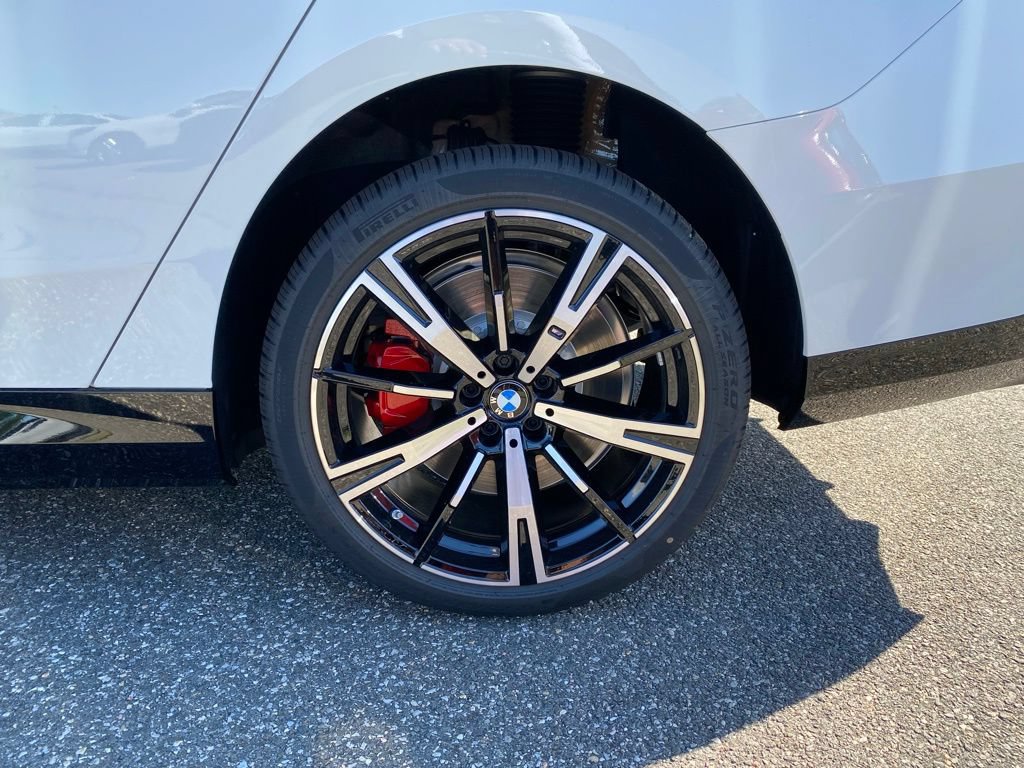 New 2027 BMW 550e xDrive AWD/4WD image 5