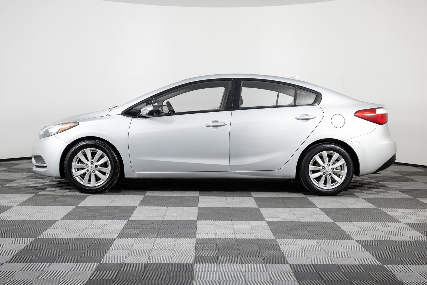 Used 2016 Kia Forte LX w/ LX Popular Plus Package FWD image 3