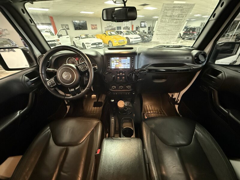 Used 2015 Jeep Wrangler Unlimited Sahara AWD/4WD image 13