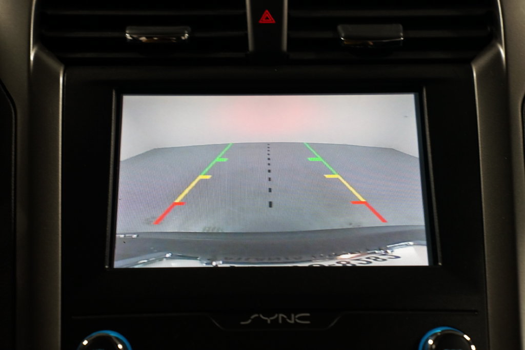 Used 2020 Ford Fusion SE FWD image 18