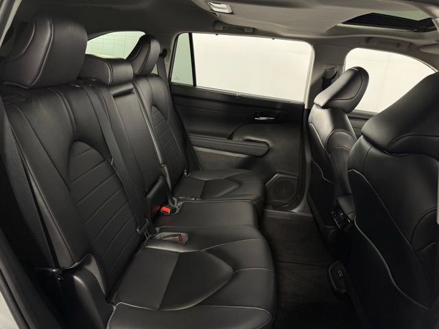 Used 2023 Toyota Highlander XLE image 17