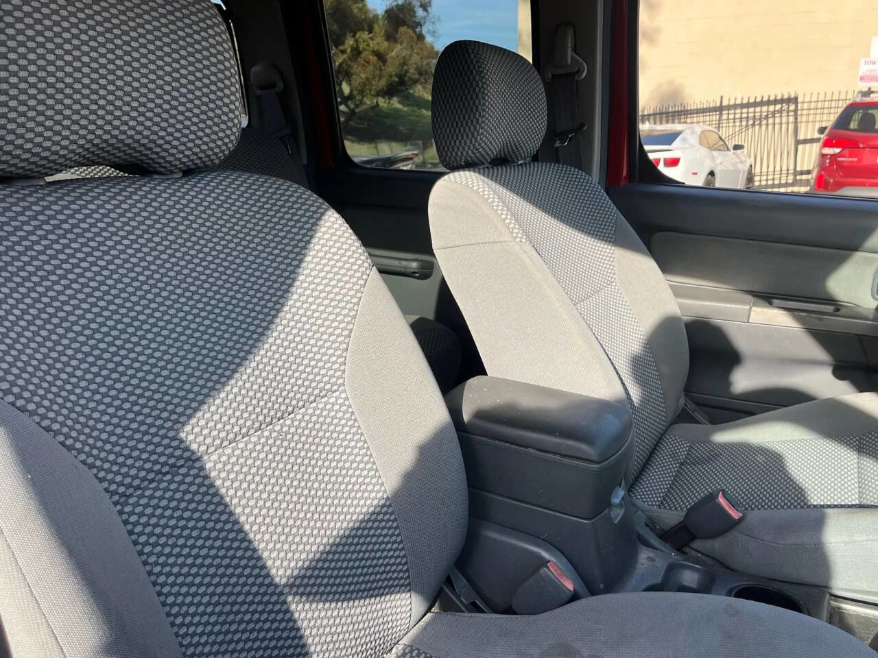 Used 2002 Nissan Frontier SE image 14