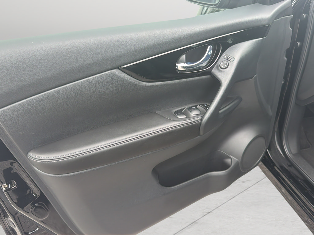 Used 2022 Nissan Rogue Sport SV AWD/4WD image 19