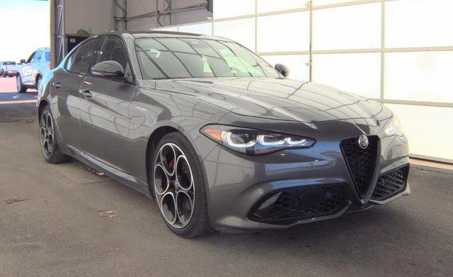 Used 2024 Alfa Romeo Giulia Veloce AWD/4WD image 2