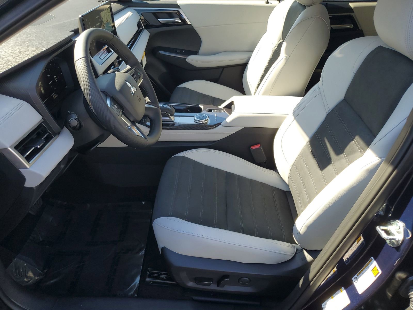 New 2025 Mitsubishi Outlander SE image 5