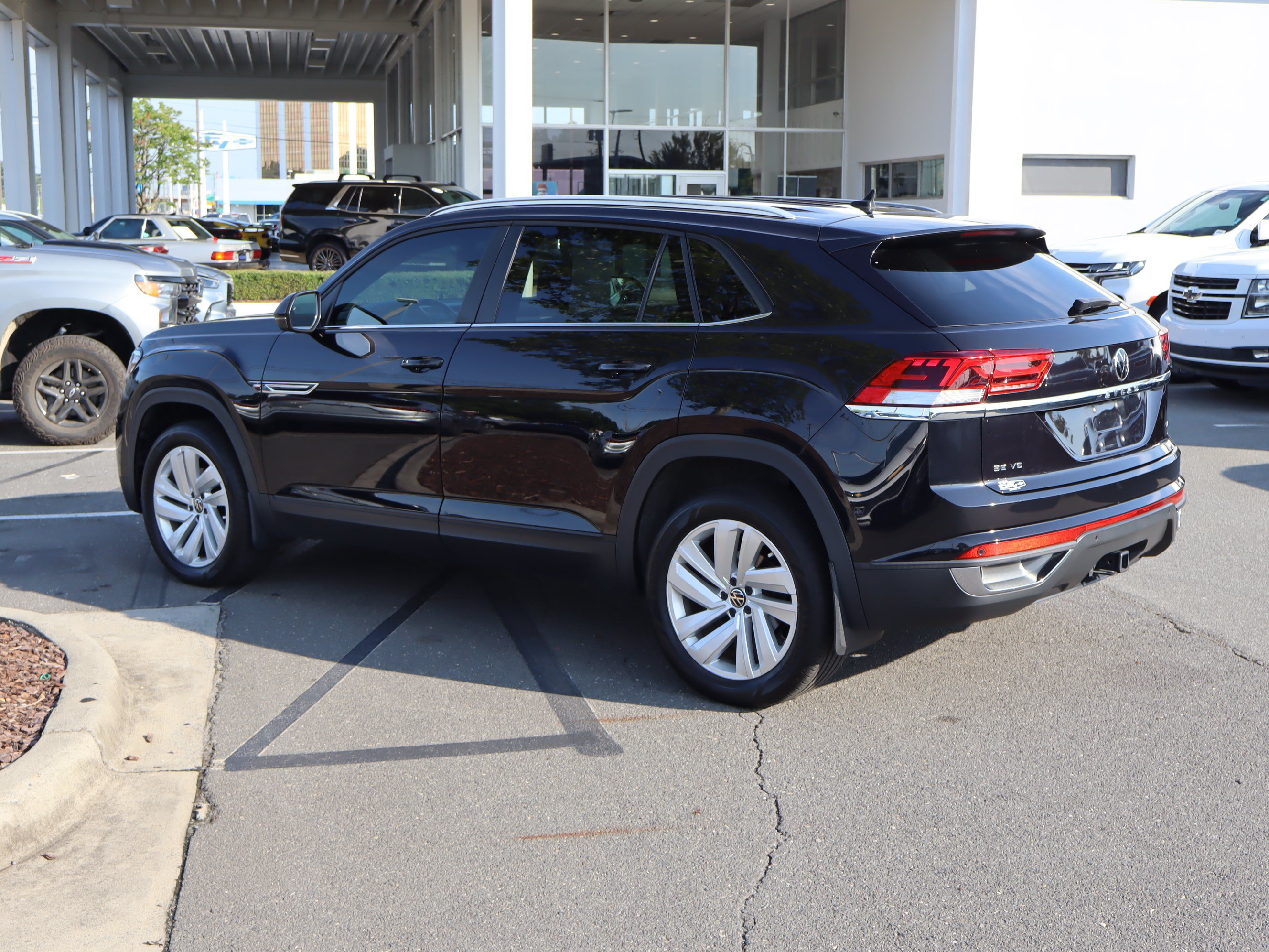 Used 2023 Volkswagen Atlas Cross Sport SE AWD/4WD image 8