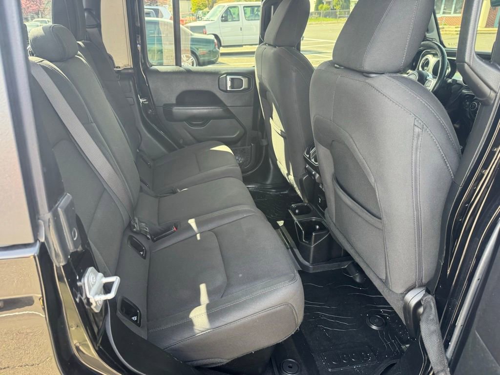 Used 2020 Jeep Gladiator Overland AWD/4WD image 28