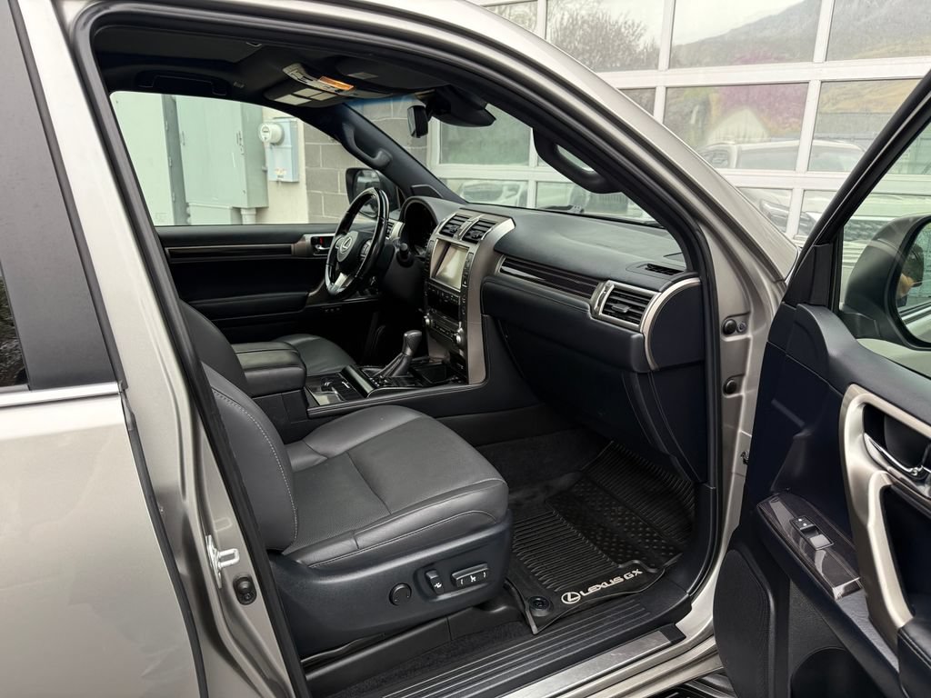 Used 2020 Lexus GX 460 Premium w/ Premium Package AWD/4WD image 21