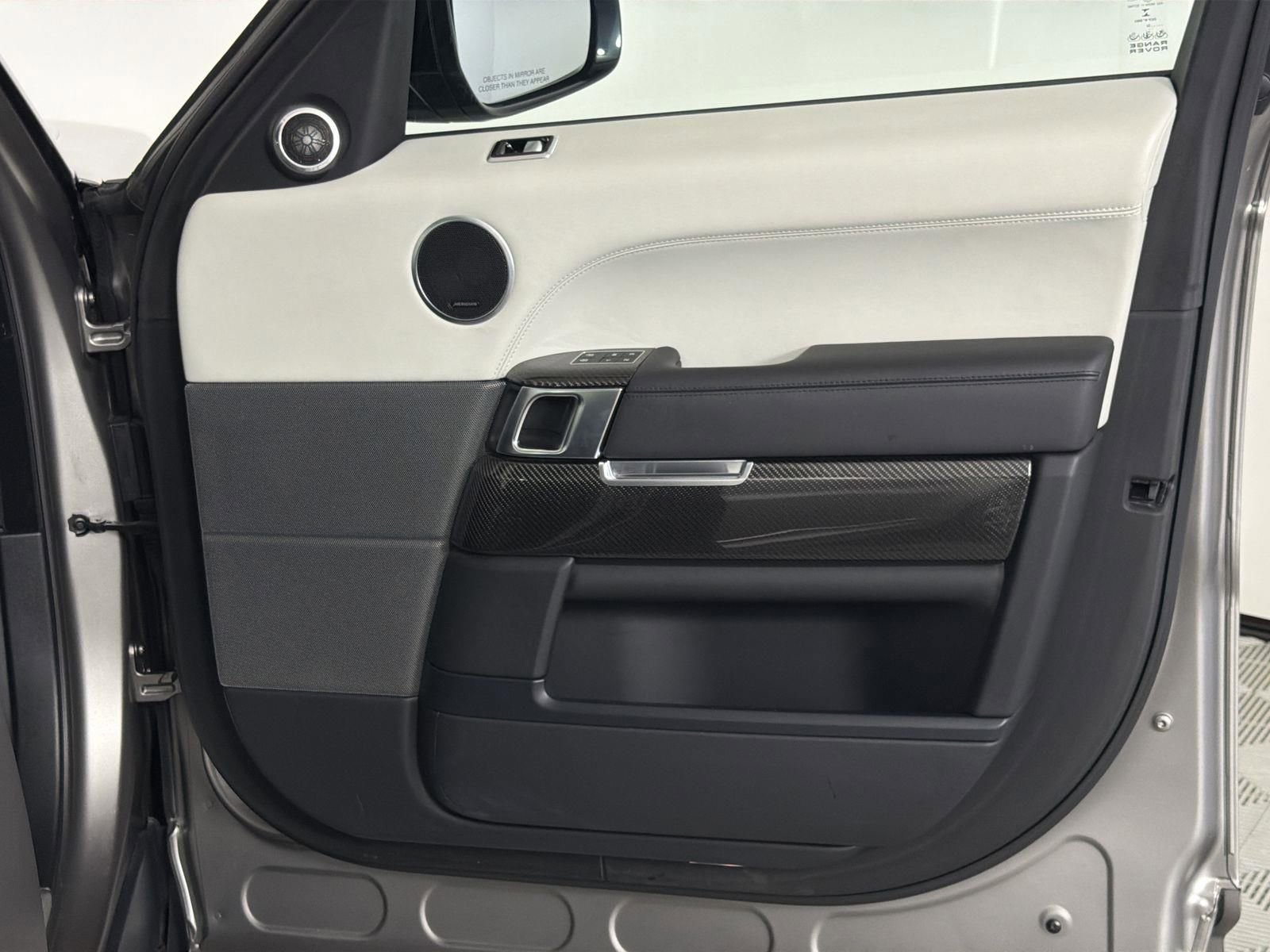 Used 2022 Land Rover Range Rover Sport SVR image 32