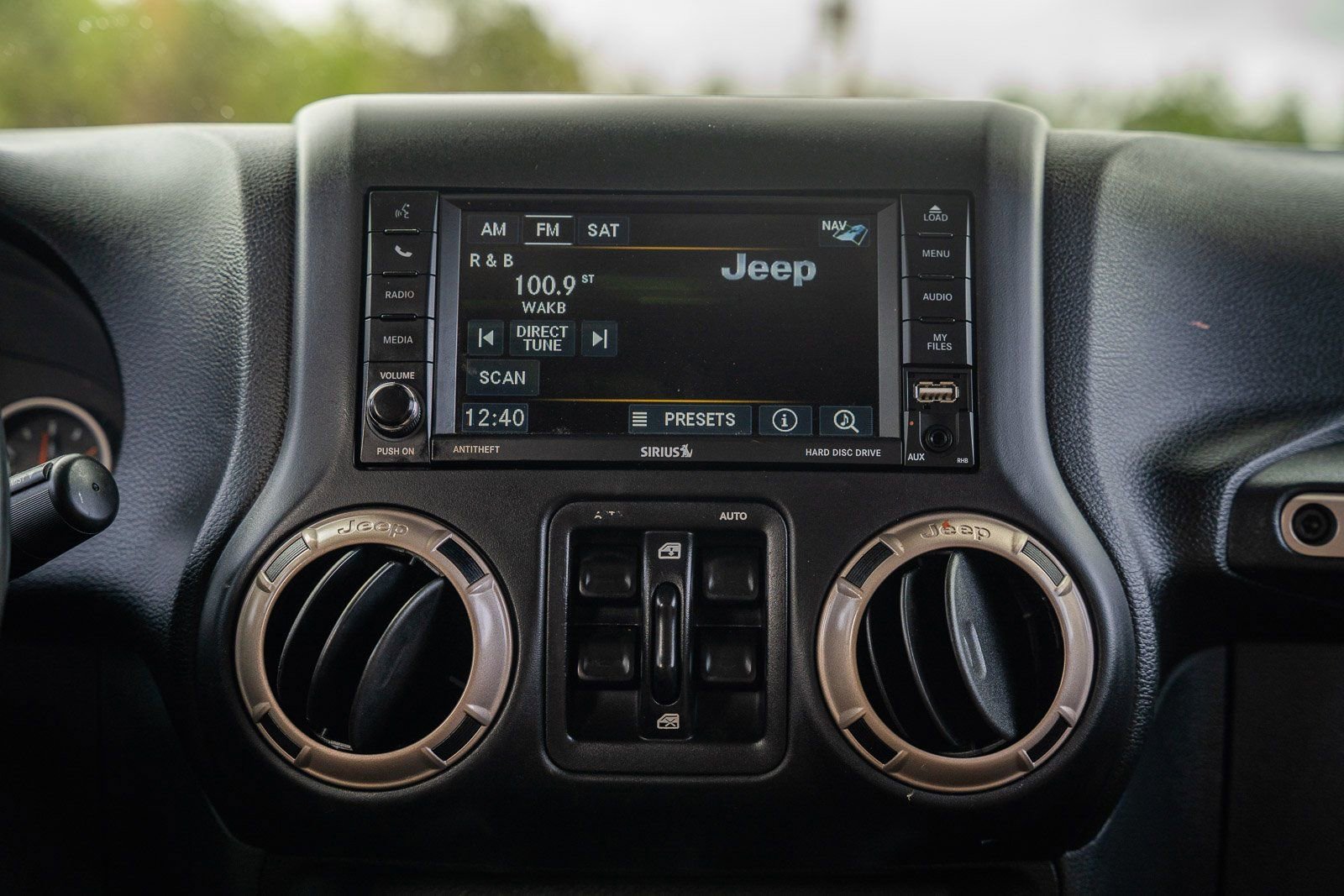 Used 2017 Jeep Wrangler Unlimited Sahara image 31