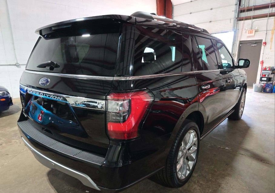 Used 2019 Ford Expedition Limited w/ Equipment Group 302A AWD/4WD image 3