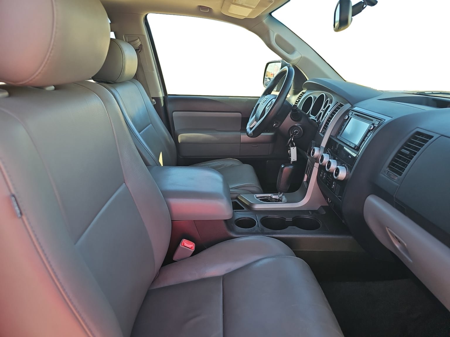 Used 2016 Toyota Sequoia SR5 w/ Premium Package image 17