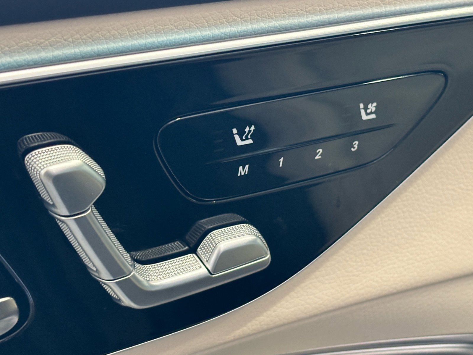 Used 2024 Mercedes-Benz GLC 300 image 32