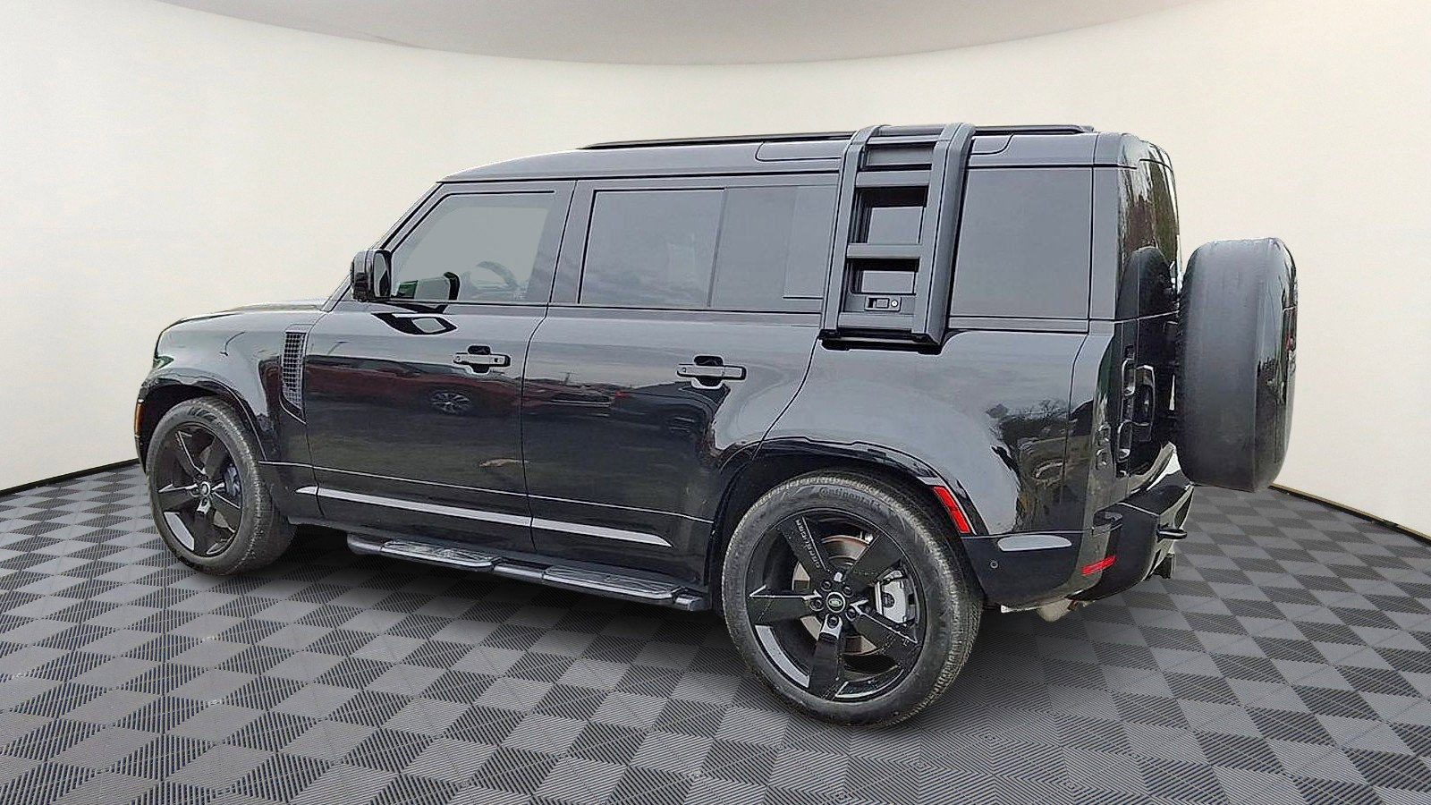 Certified 2025 Land Rover Defender 110 X-Dynamic SE image 6