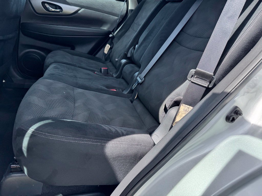 Used 2015 Nissan Rogue S AWD/4WD image 9