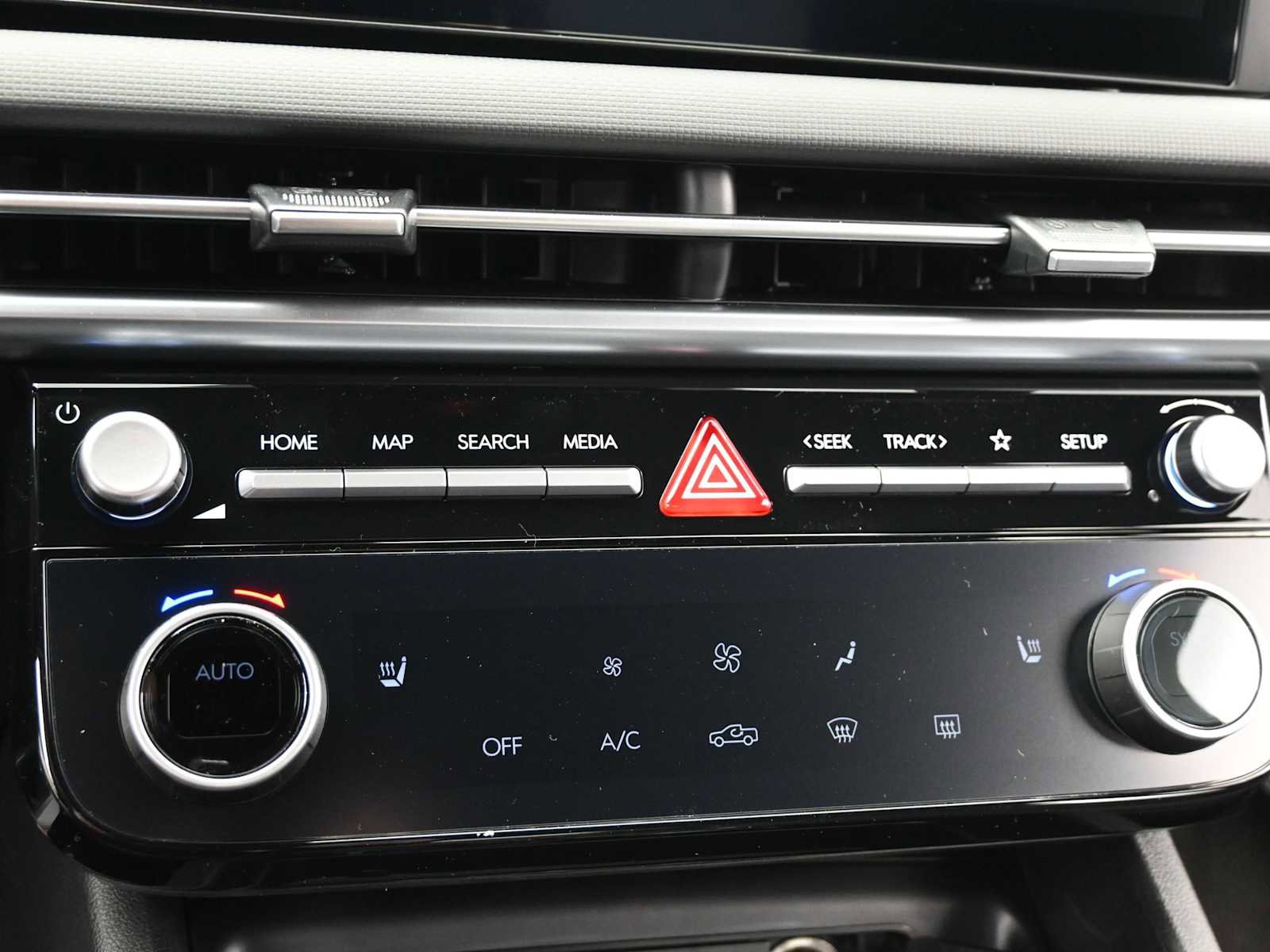 Certified 2025 Hyundai Santa Cruz SEL image 19