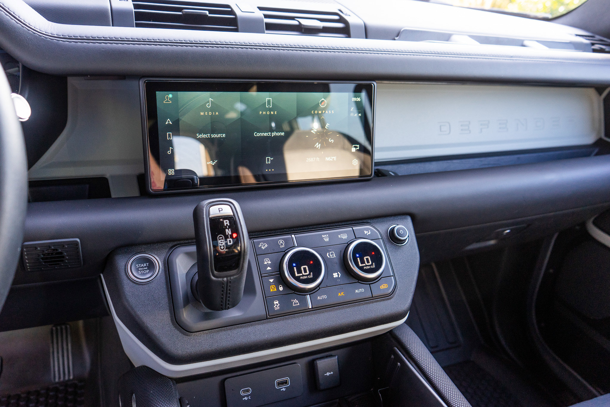 Used 2021 Land Rover Defender 110 X-Dynamic HSE image 29