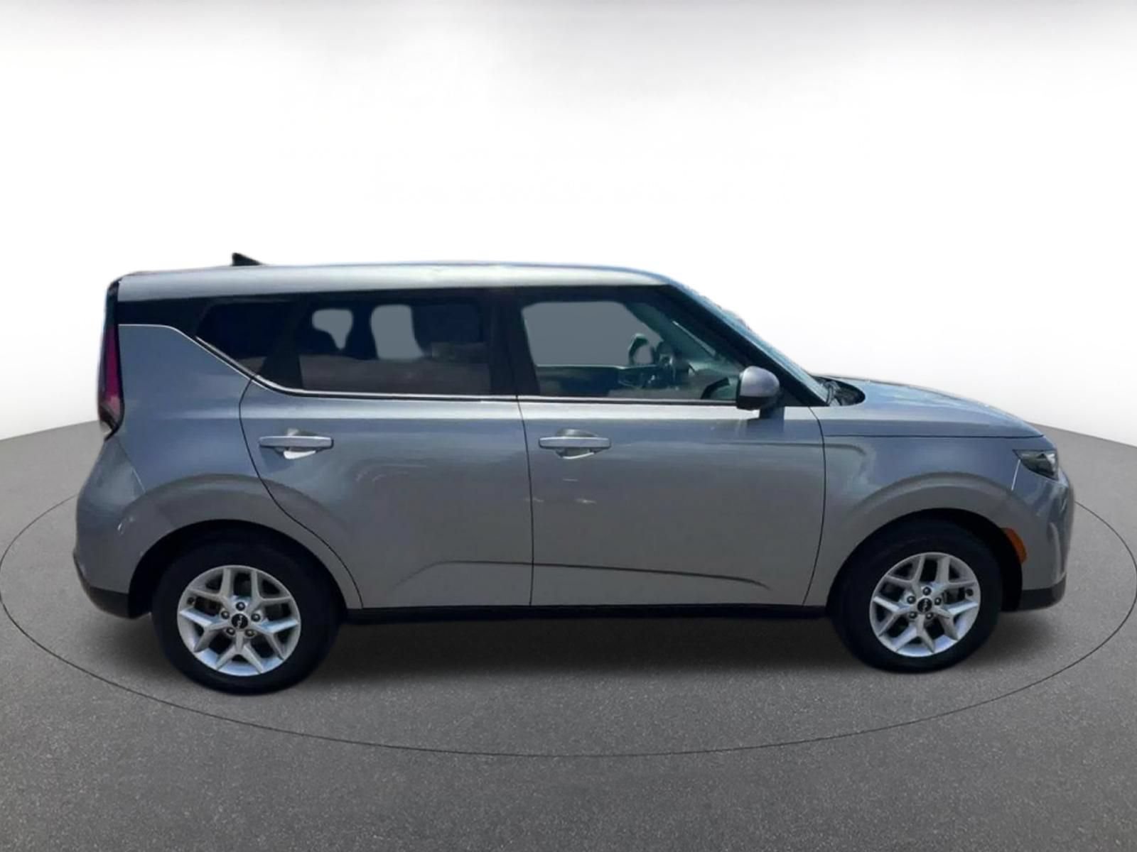 Used 2025 Kia Soul LX w/ LX Technology Package FWD image 15