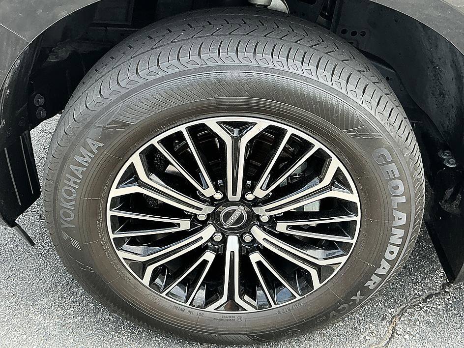Certified 2025 Nissan Armada Platinum AWD/4WD image 8