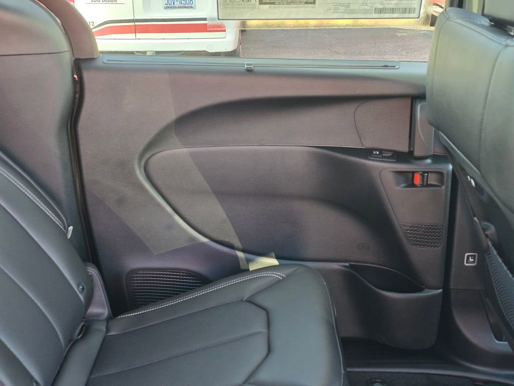 New 2026 Chrysler Pacifica Select image 37