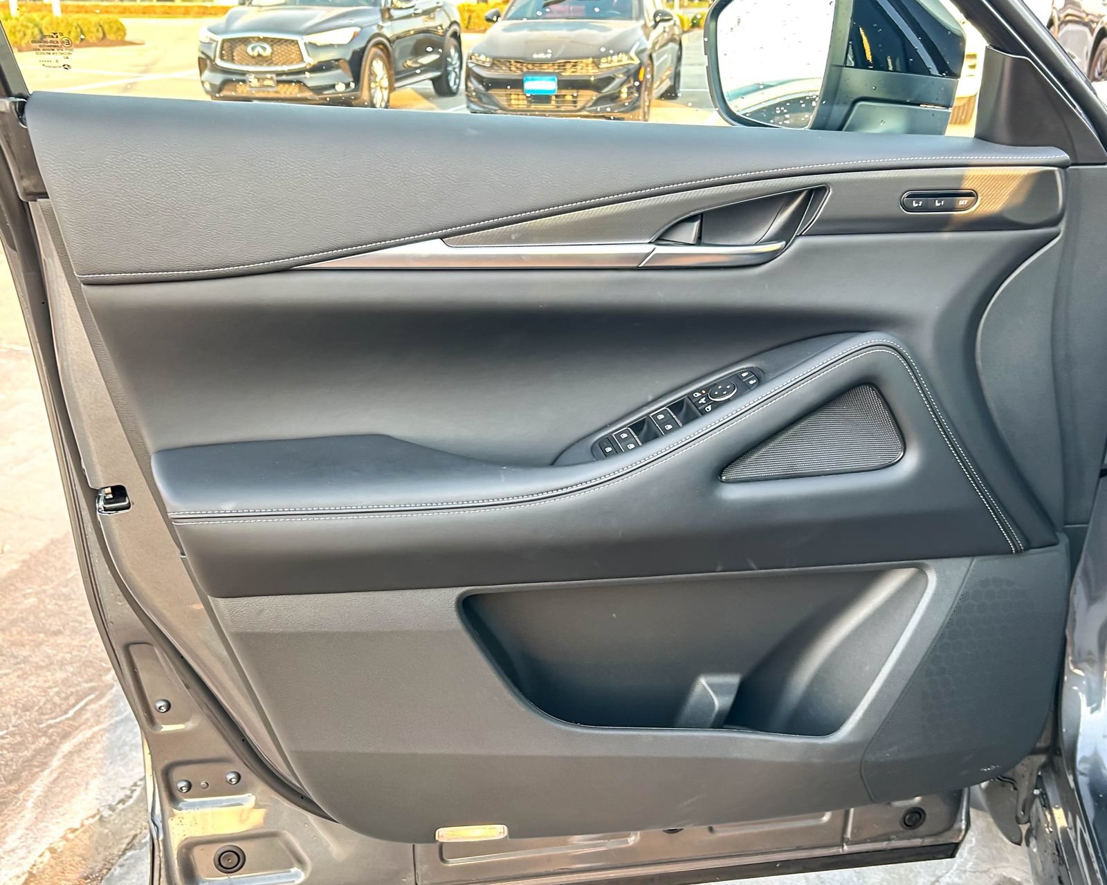 Certified 2024 INFINITI QX60 Luxe FWD image 9