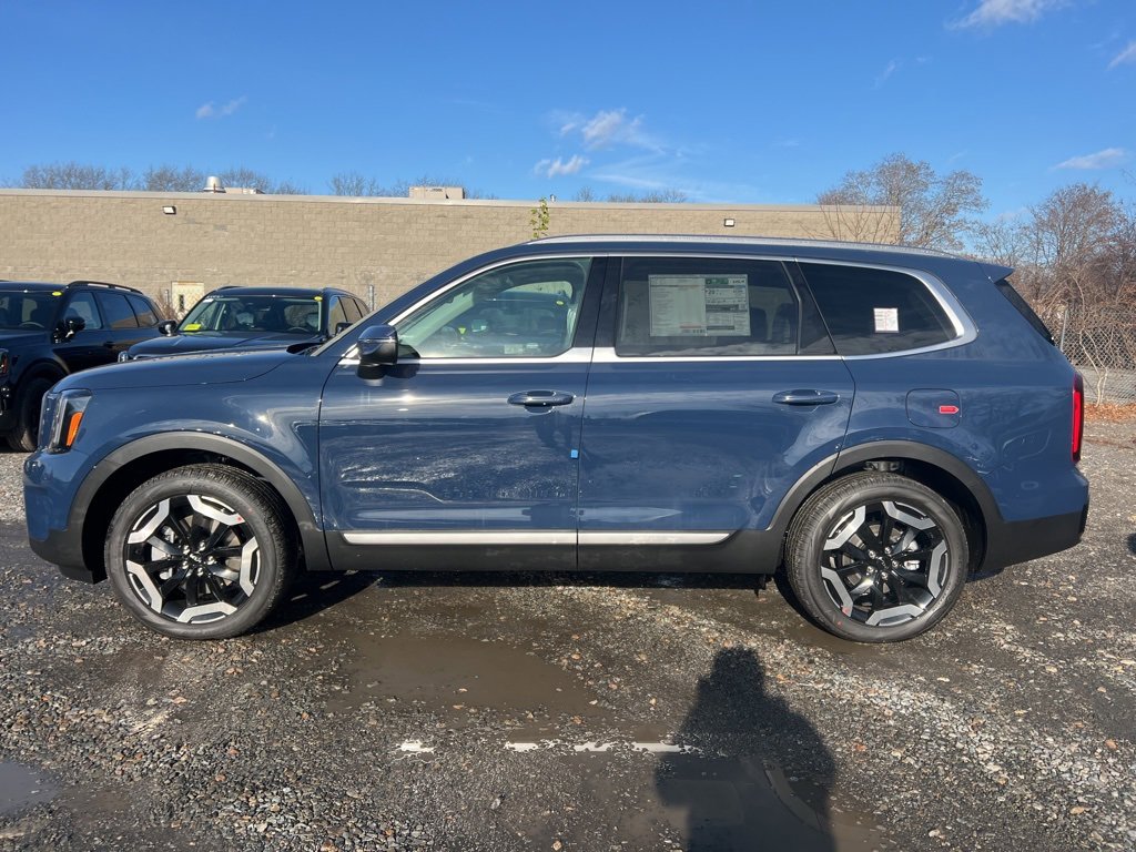 New 2025 Kia Telluride S image 2
