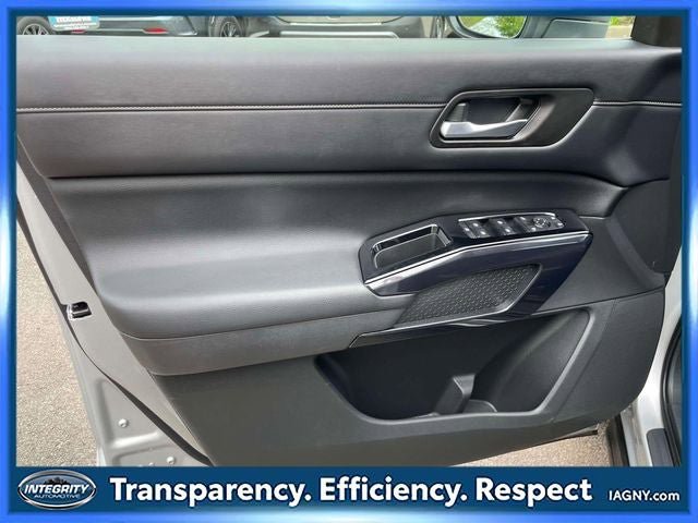 Used 2022 Nissan Pathfinder SV AWD/4WD image 16