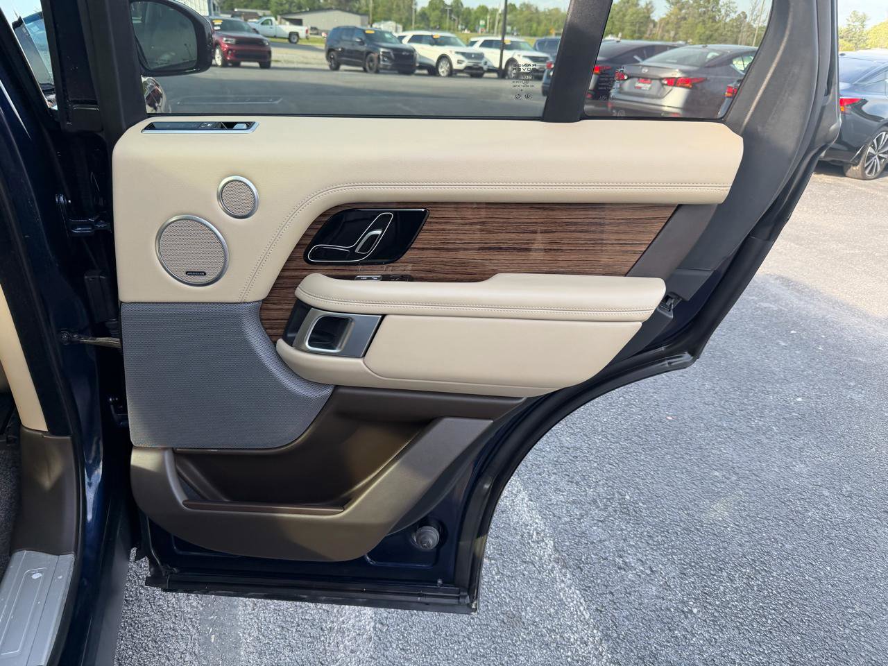 Used 2020 Land Rover Range Rover HSE AWD/4WD image 16