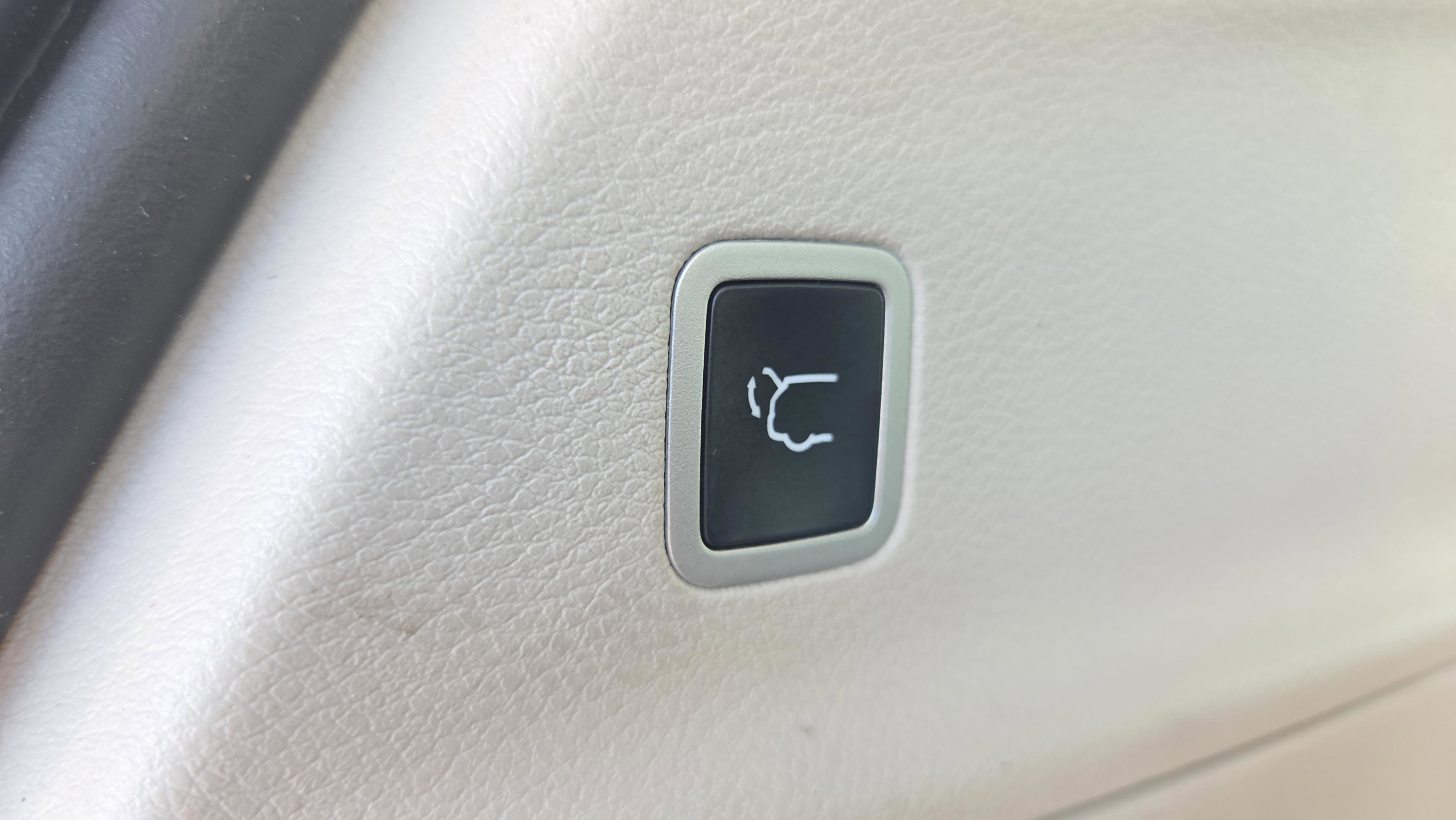 Used 2023 Chrysler Pacifica Limited w/ Uconnect Theater Family Group image 20