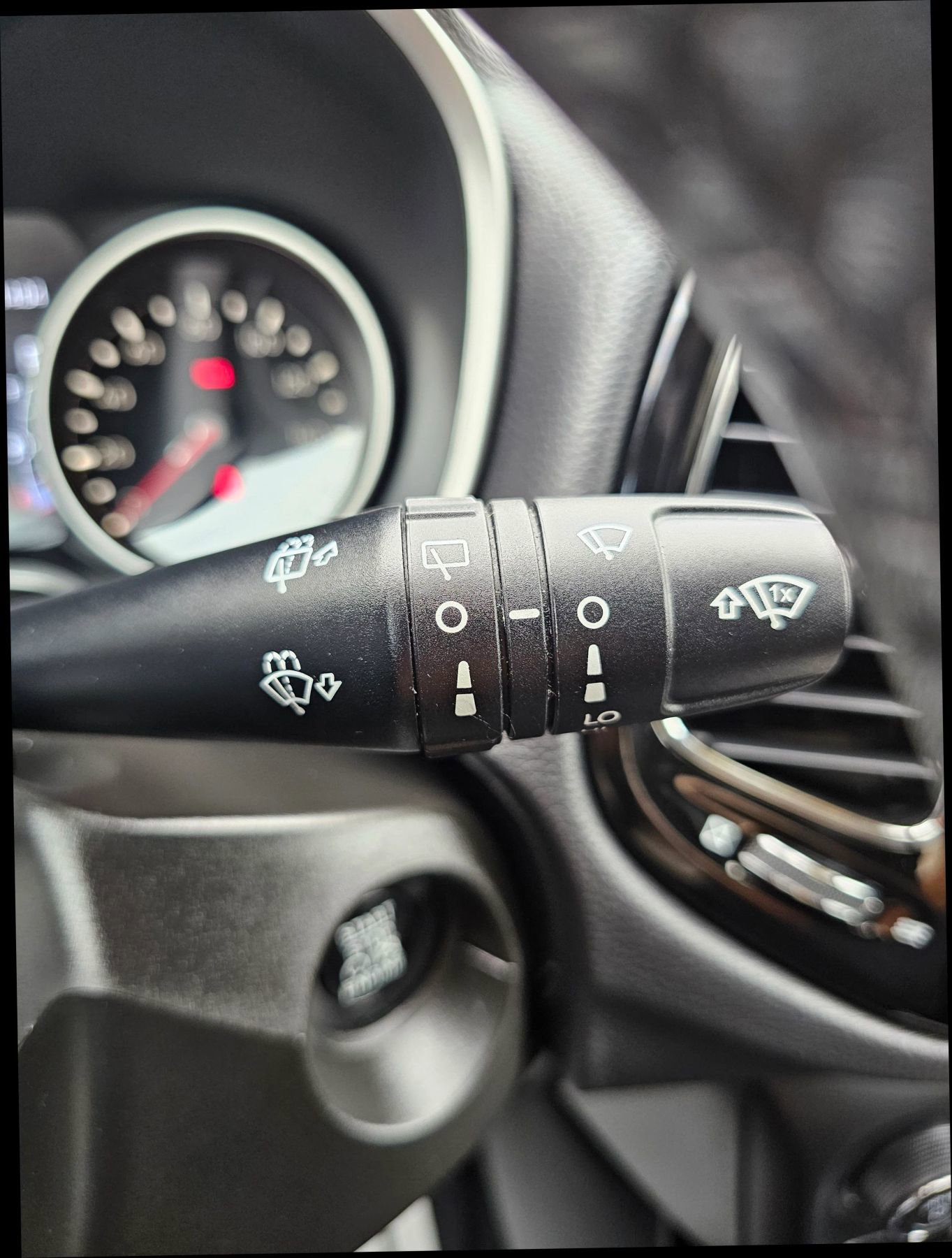 Used 2019 Jeep Compass Latitude image 17