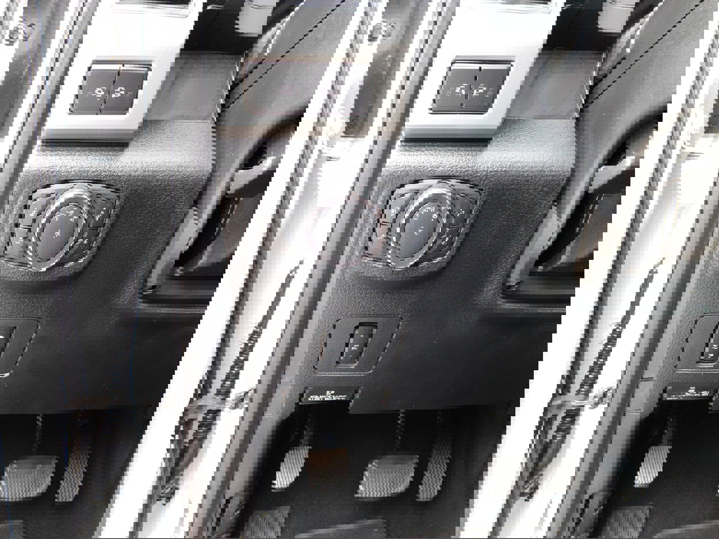 Used 2019 Ford F250 Lariat w/ Chrome Package image 17