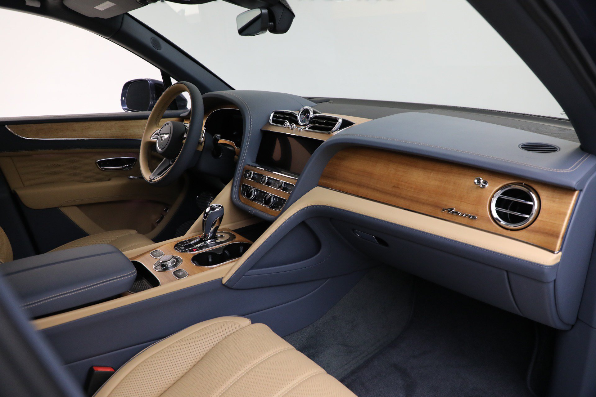 Certified 2025 Bentley Bentayga Extended Wheelbase AWD/4WD image 30