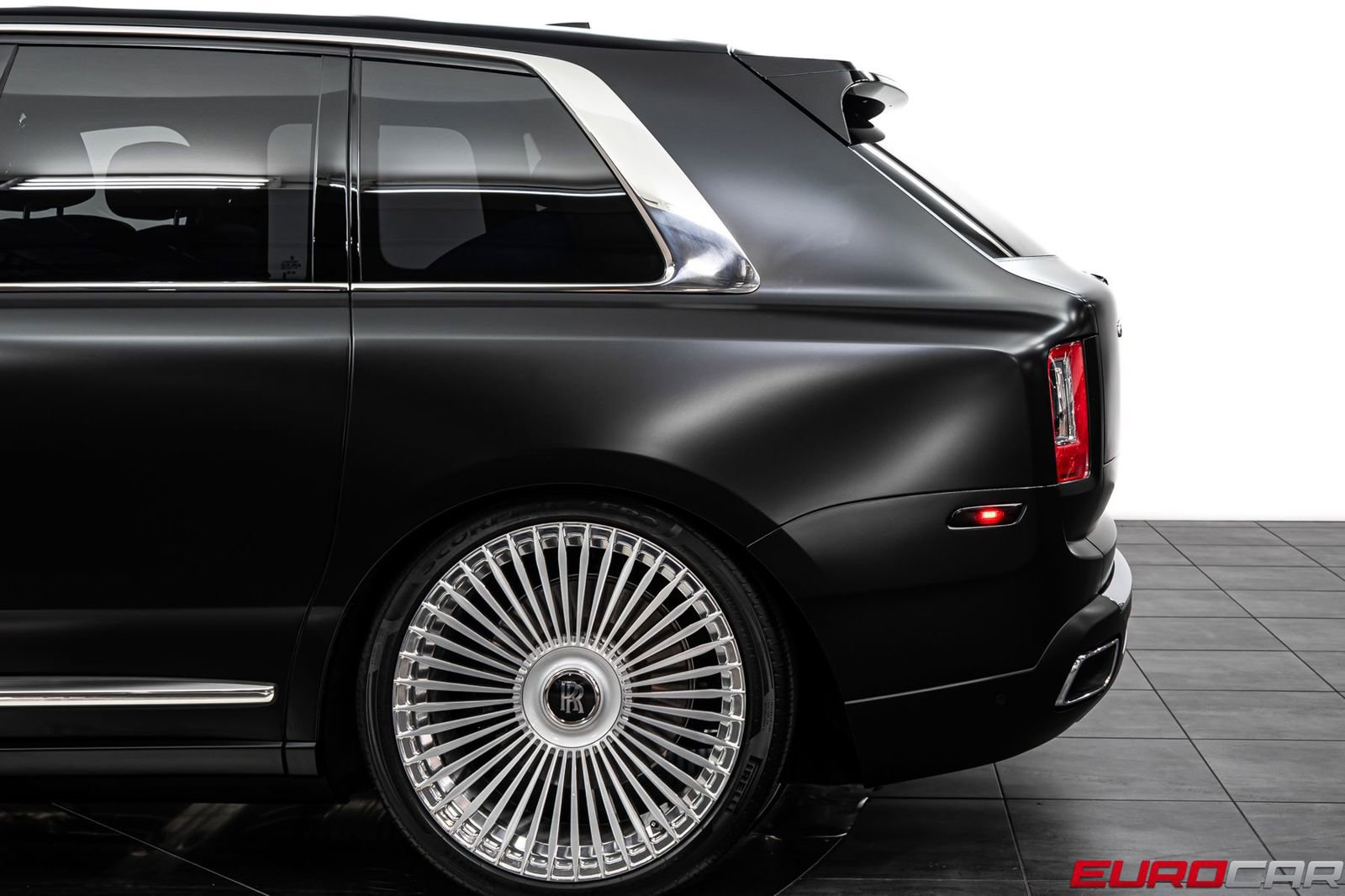 Used 2023 Rolls-Royce Cullinan AWD/4WD image 16