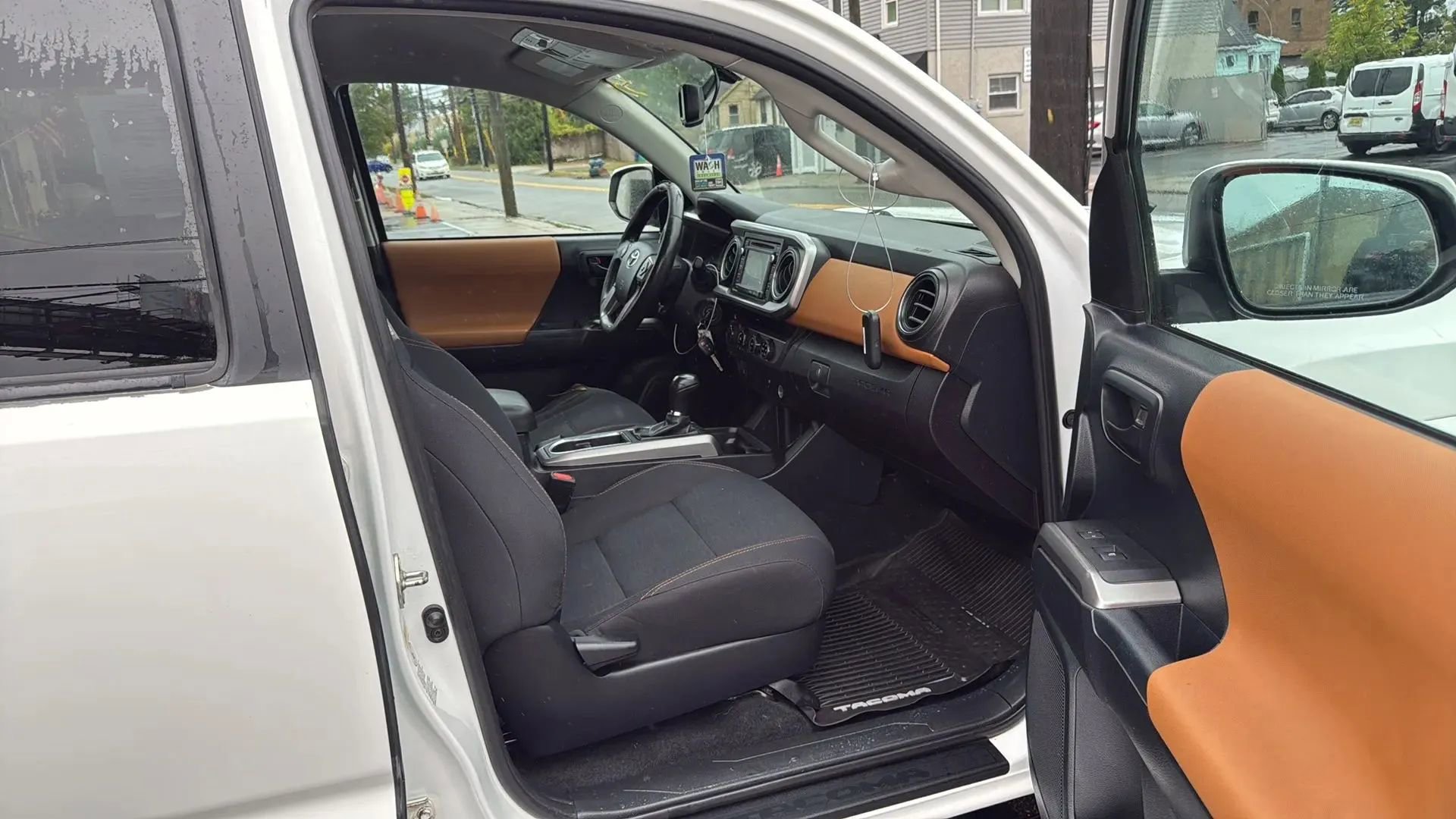 Used 2017 Toyota Tacoma SR5 image 25