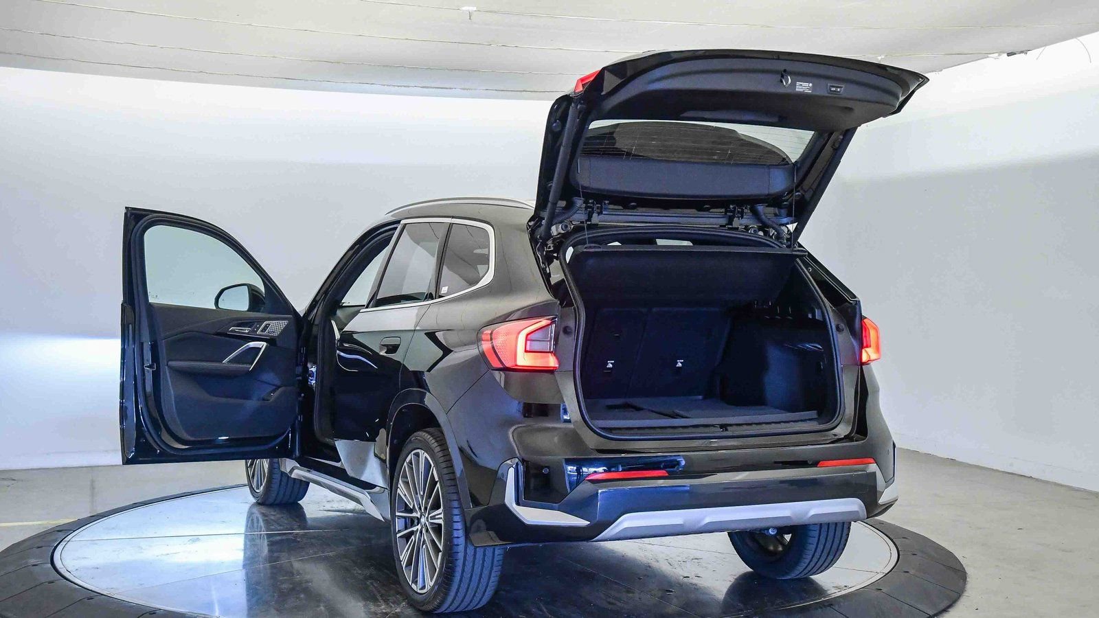 Used 2025 BMW X1 xDrive28i w/ Convenience Package image 29