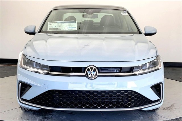 New 2026 Volkswagen Jetta SE image 3