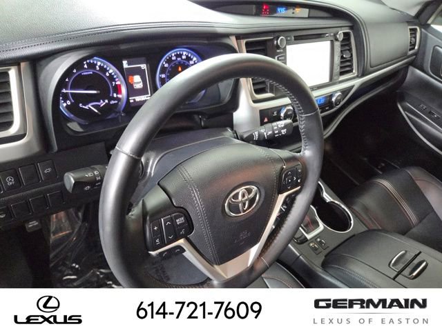 Used 2019 Toyota Highlander SE image 17