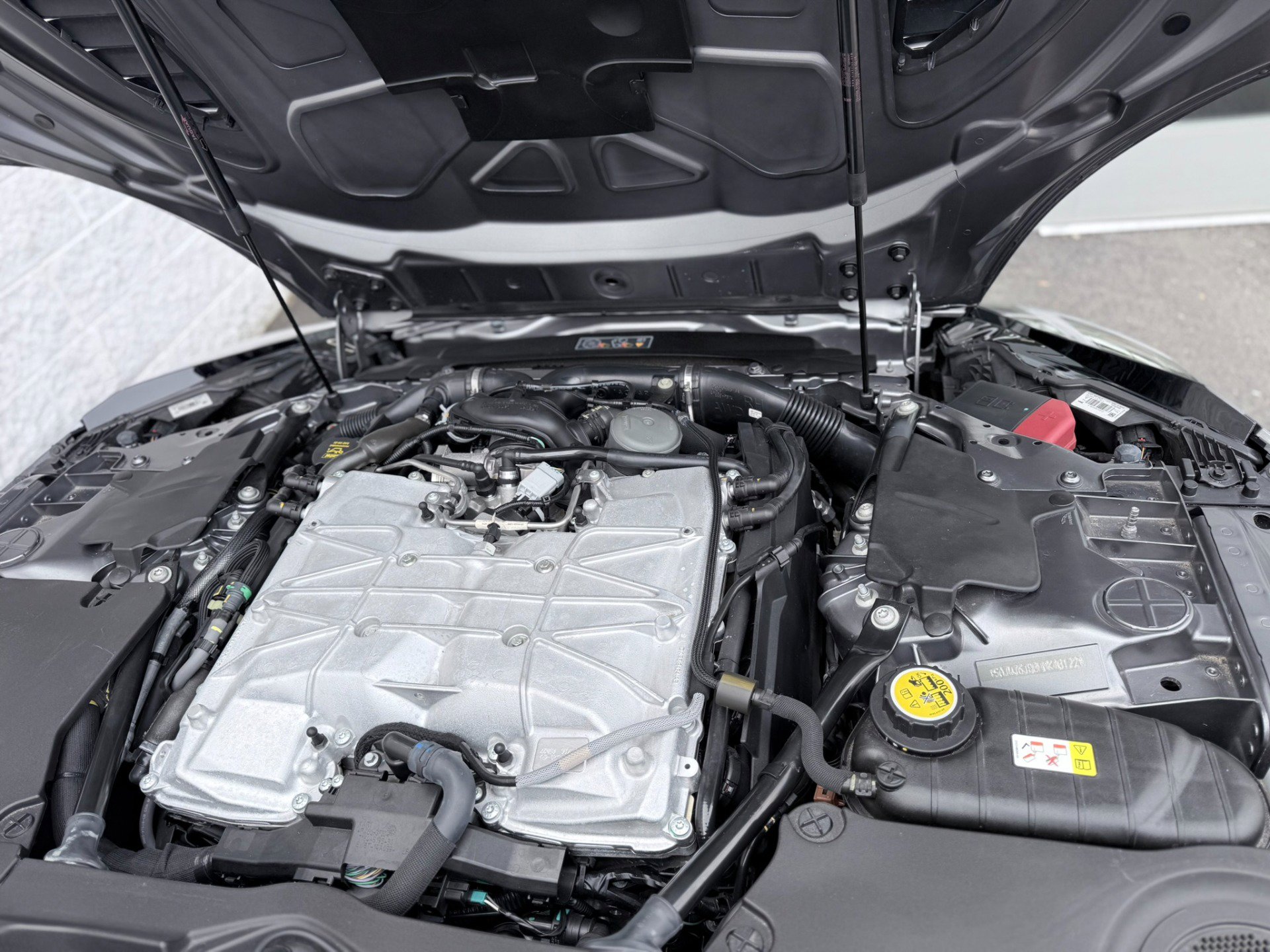 Used 2017 Jaguar F-TYPE SVR image 54