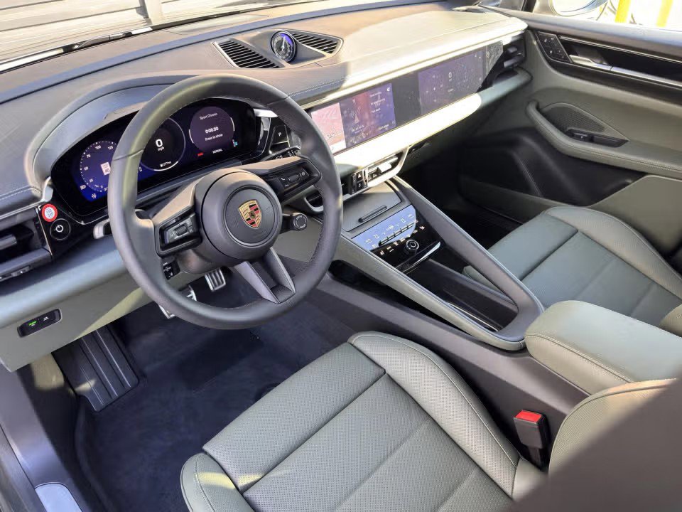 Certified 2025 Porsche Macan 4S Electric image 19