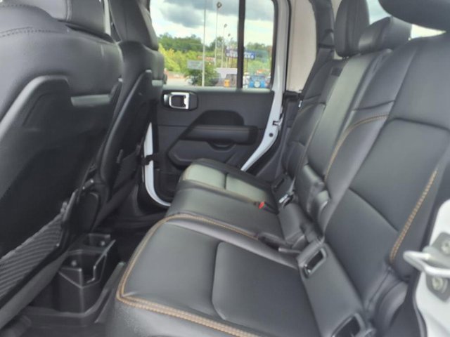 New 2025 Jeep Gladiator High Tide image 8