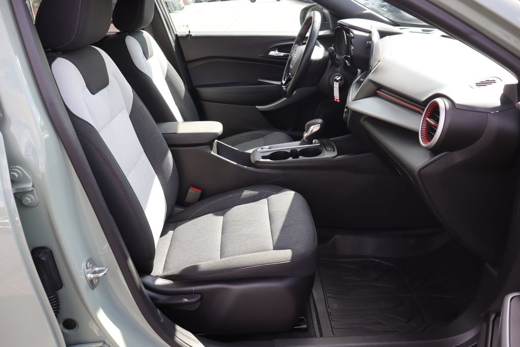 Used 2024 Chevrolet Trax RS w/ Driver Confidence Package FWD image 15